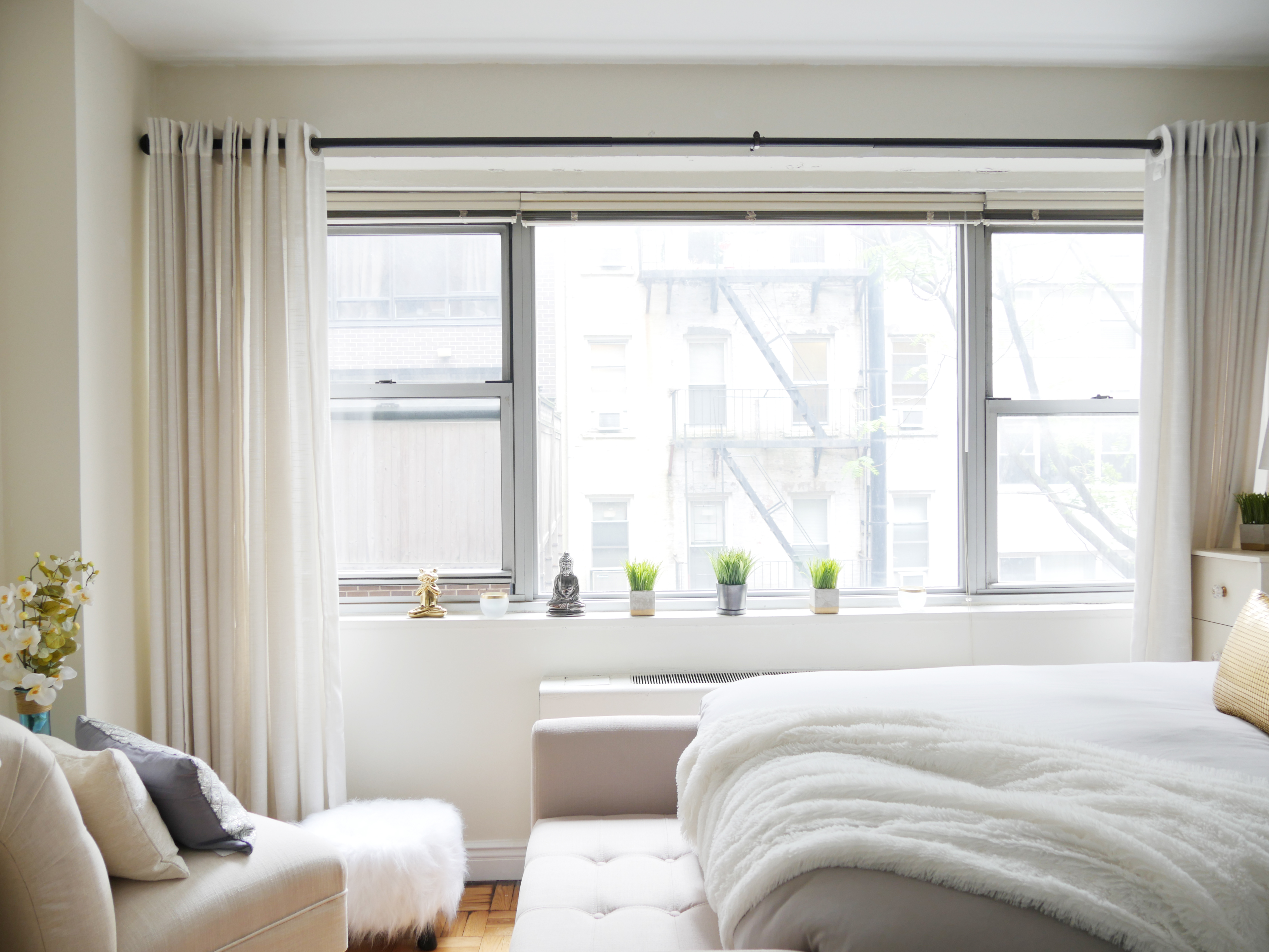 Struggling to decorate your studio? Have no fear! You can create a chic oasis on a low-budget. #studioapartment #studioapartmentideas #studioapartmentdecorating #roomdividerideas Struggling to decorate your studio? Have no fear! You can create a chic oasis on a low-budget. #studioapartment #studioapartmentideas #studioapartmentdecorating #roomdividerideas