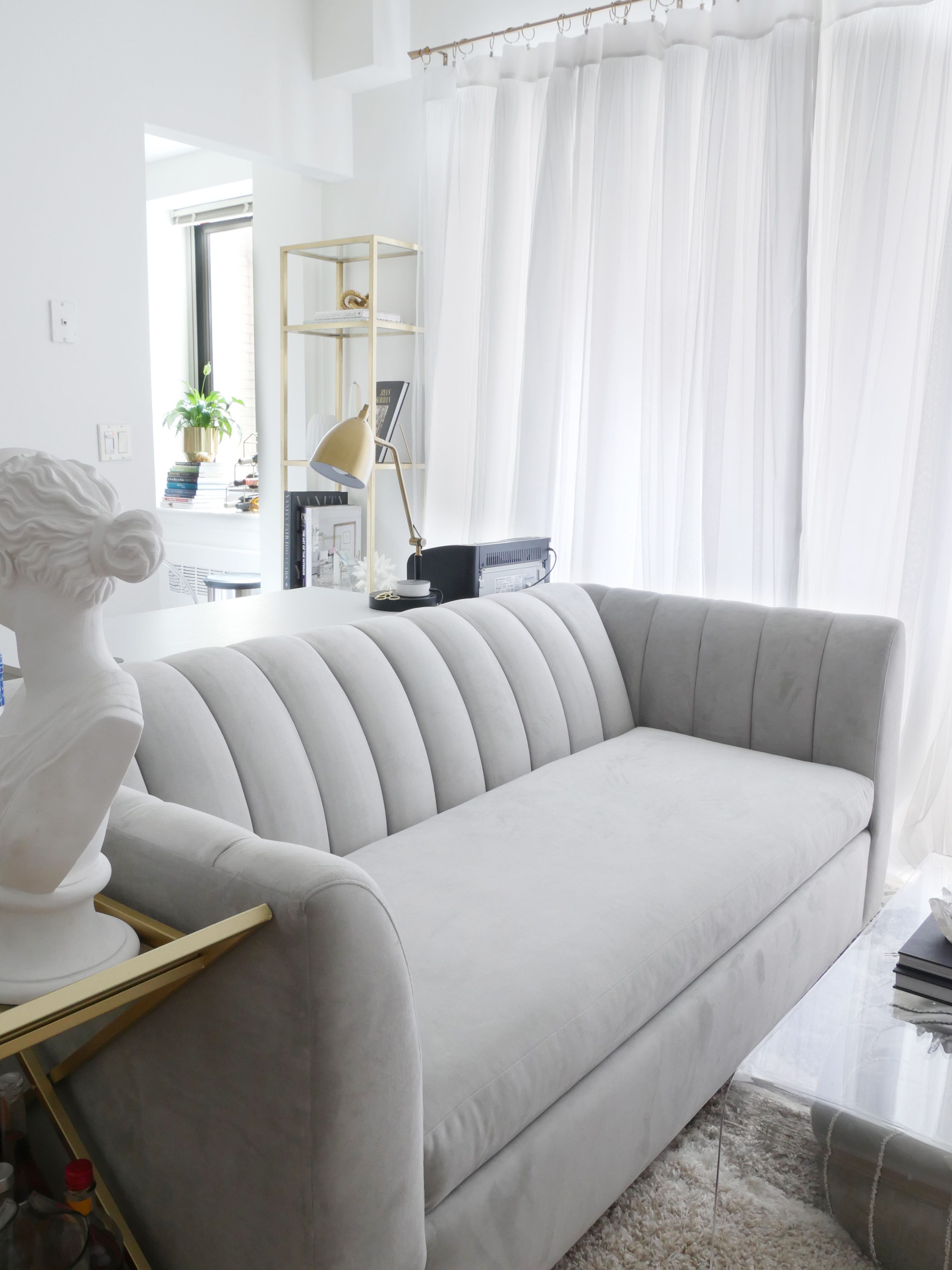Live in a small apartment and don't know how to decorate it? Or on a tight budget and feel like you don't have the money to spend on new furniture? Struggling to find studio apartment ideas? Well, you can finally erase those fears! Learn how to decorate turn a small space into a chic home WHILE staying on a budget! #studioapartmentideas #tinystudioapartmentideas #studioapartmentdecorating #decoratingonabudget #smallapartmentideas Live in a small apartment and don't know how to decorate it? Or on a tight budget and feel like you don't have the money to spend on new furniture? Struggling to find studio apartment ideas? Well, you can finally erase those fears! Learn how to decorate turn a small space into a chic home WHILE staying on a budget! #studioapartmentideas #tinystudioapartmentideas #studioapartmentdecorating #decoratingonabudget #smallapartmentideas